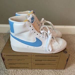 Nike W Mid Blazer 77 university blue & white size 6.5 W - new never worn